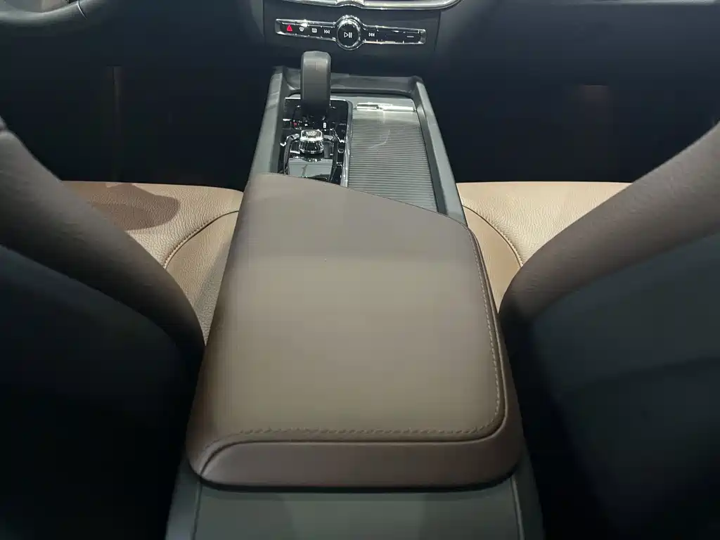 Volvo XC60 2025 — фото 21