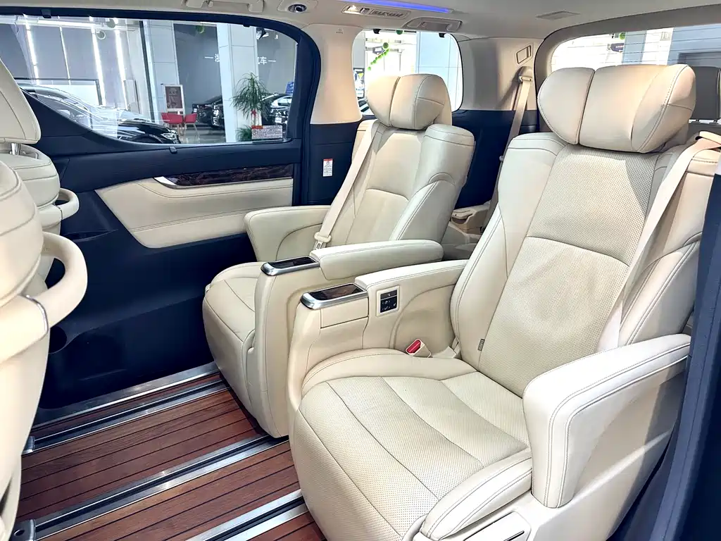 Toyota Alphard 2022 — фото 9