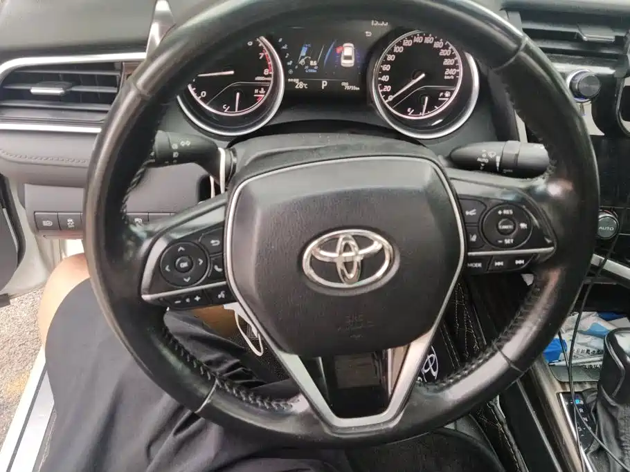 Toyota Camry 2019 — фото 15