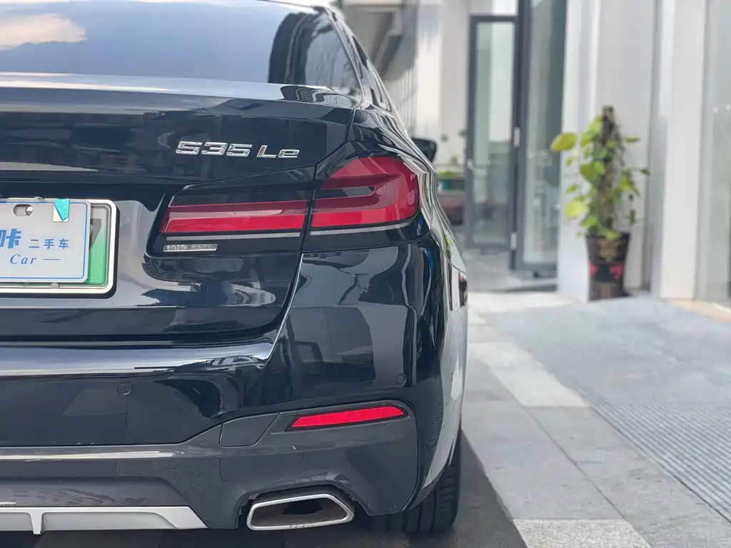 BMW 5 Series New Energy 2023 — фото 14