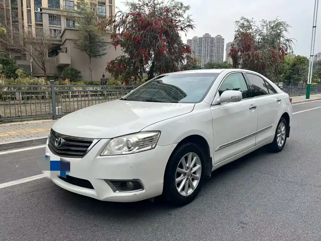 Toyota Camry 2010 — фото 1