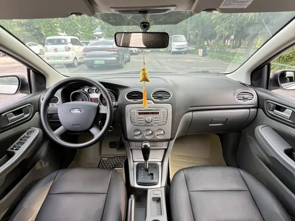 Ford Focus 2014 — фото 12