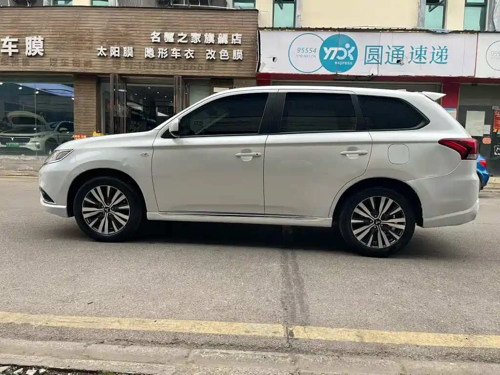 Mitsubishi Outlander 2022