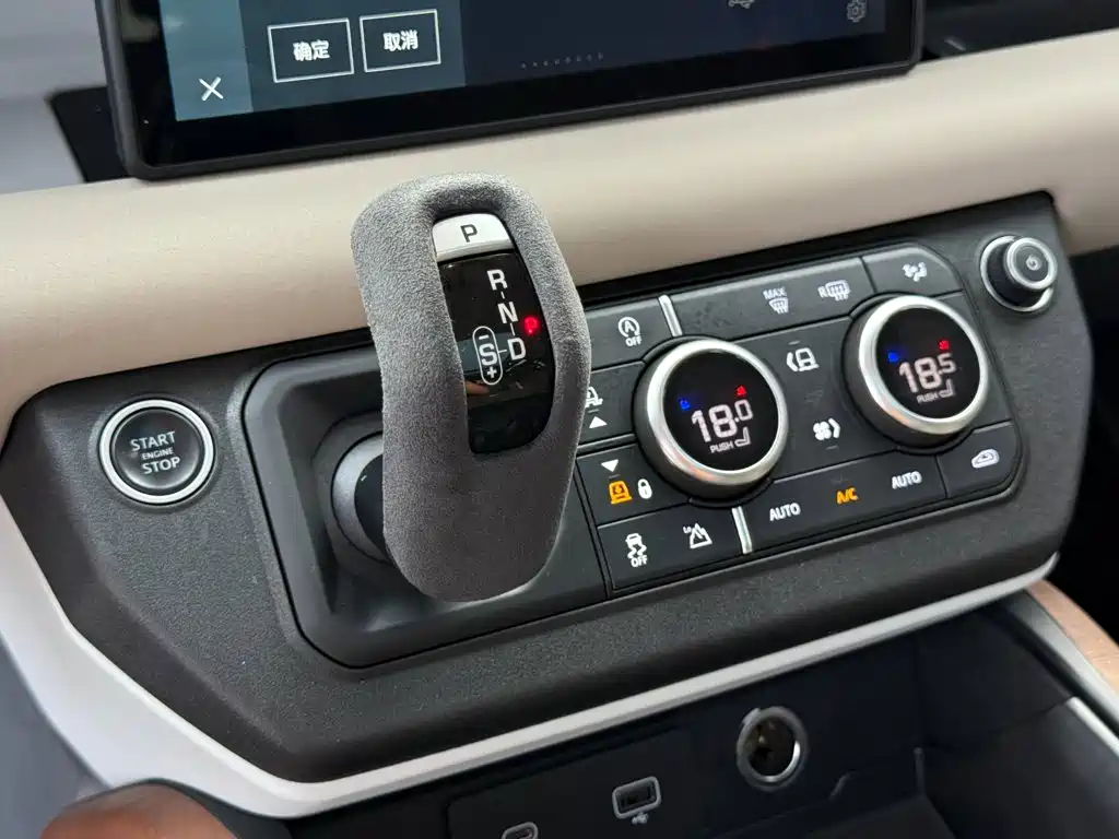 Land Rover Defender 2021 — фото 21