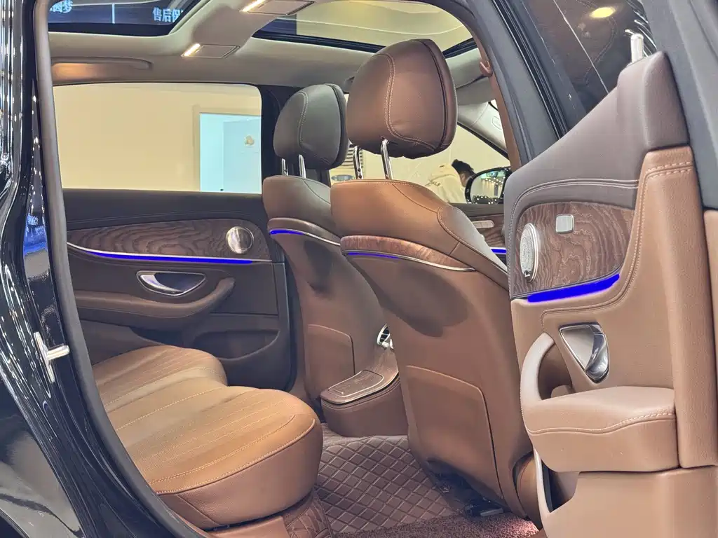 Mercedes-Benz E-Class 2023 — фото 13