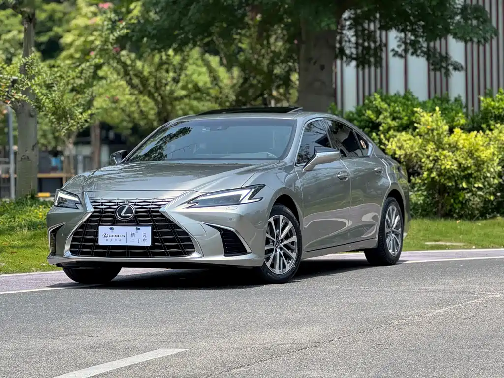 Lexus ES 2024