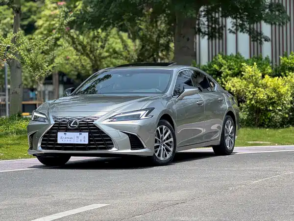 Lexus ES 2024