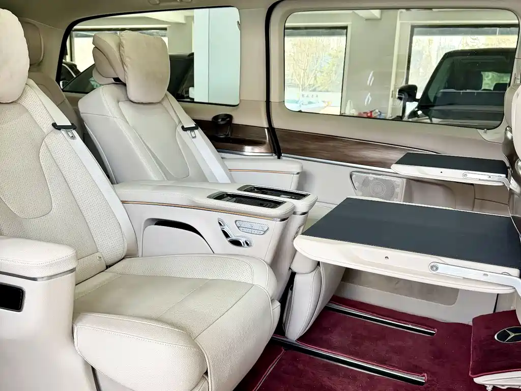 Mercedes-Benz V-Class 2023 — фото 12