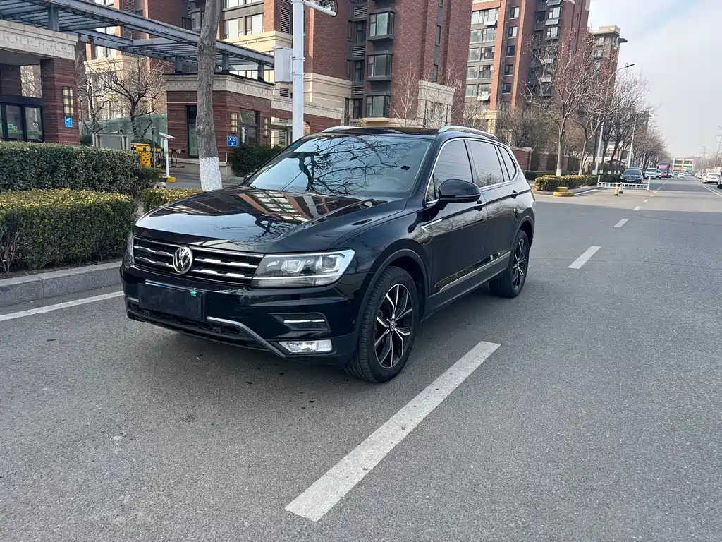 Volkswagen Tiguan L 2020 — фото 1