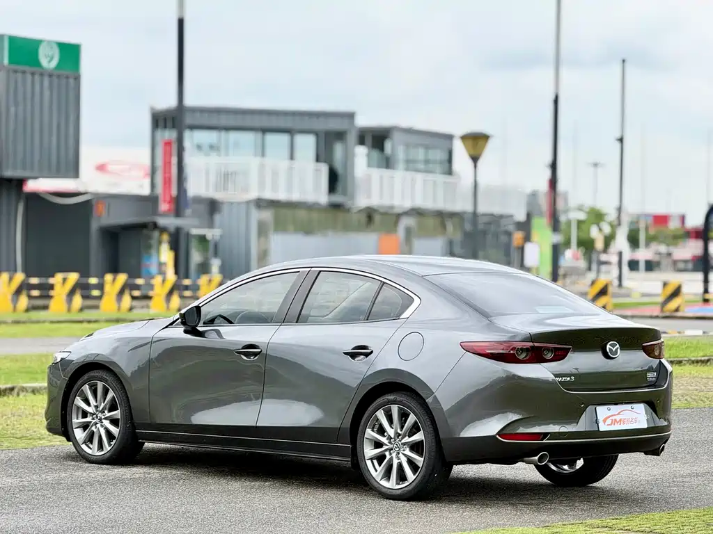 Mazda 3 Axela 2022