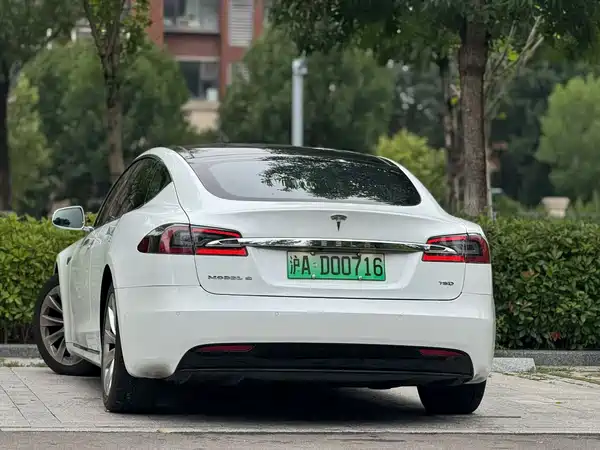 Tesla Model S 2016