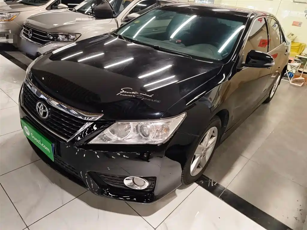 Toyota Camry 2014 — фото 1