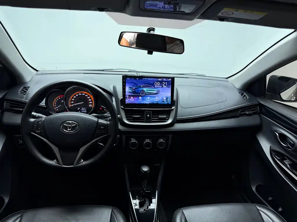 Toyota Yaris L 2022 — фото 15