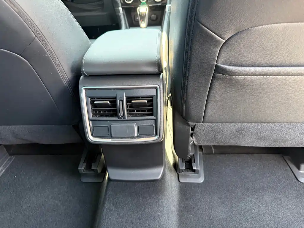 Subaru Forester 2022 — фото 18