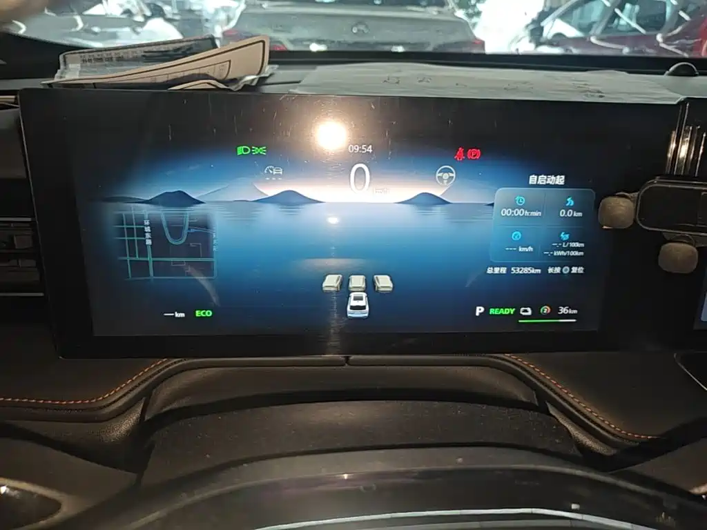 Roewe RX5 New Energy 2023 — фото 12