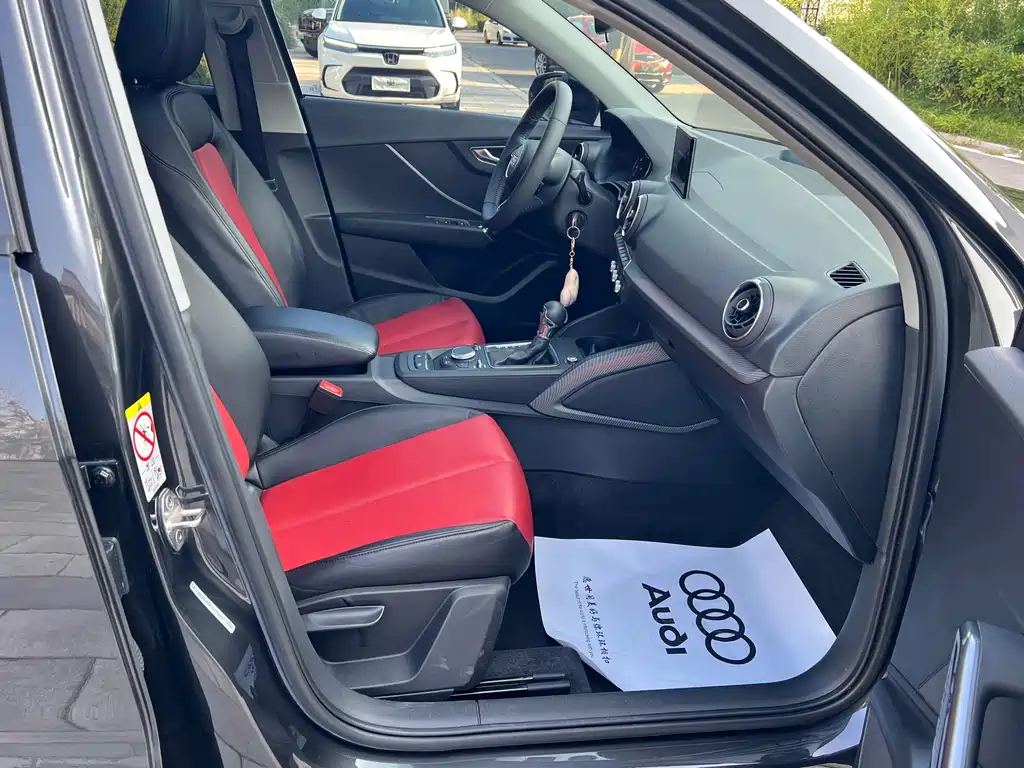 Audi Q2L 2019 — фото 9