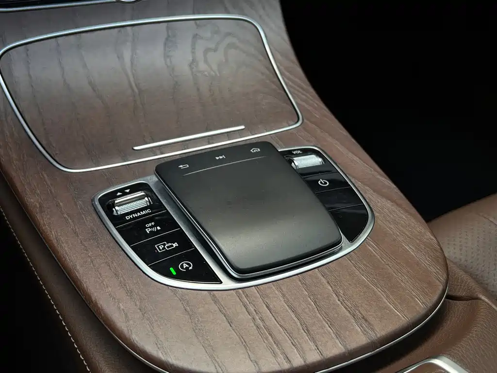 Mercedes-Benz E-Class 2020 — фото 14