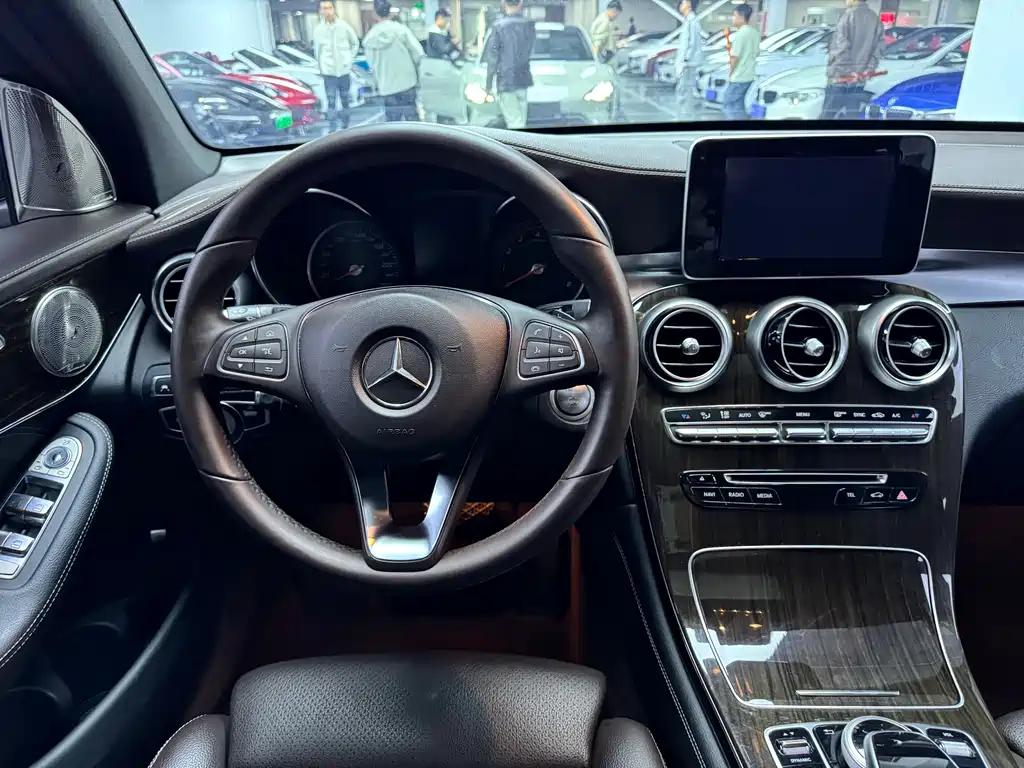 Mercedes-Benz GLC 2018 — фото 11