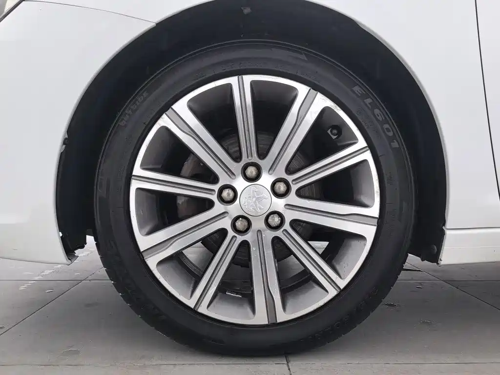 Peugeot 408 2014 — фото 17