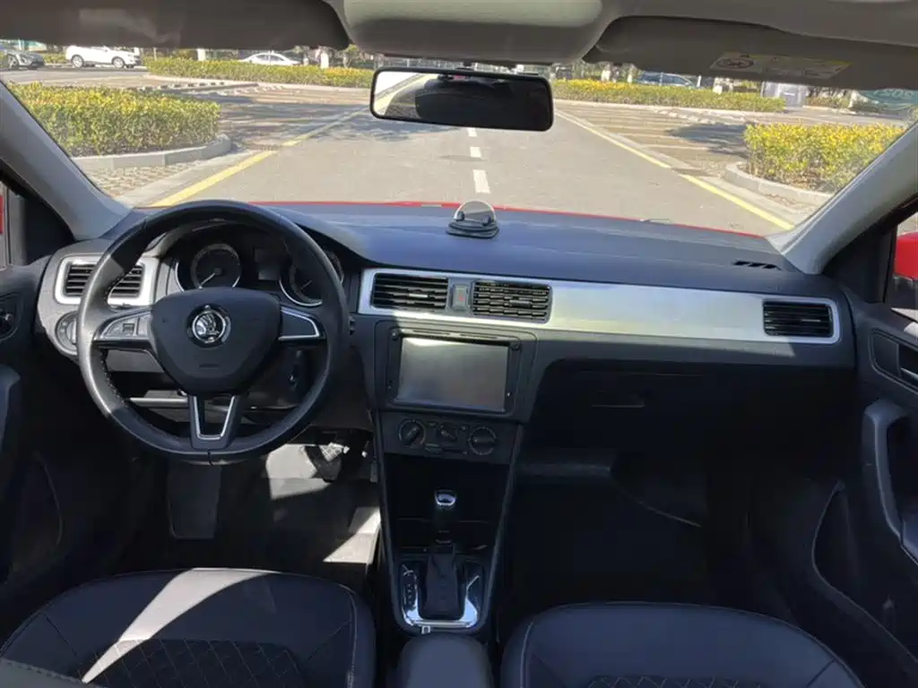 Skoda Rapid Spaceback 2020 — фото 4