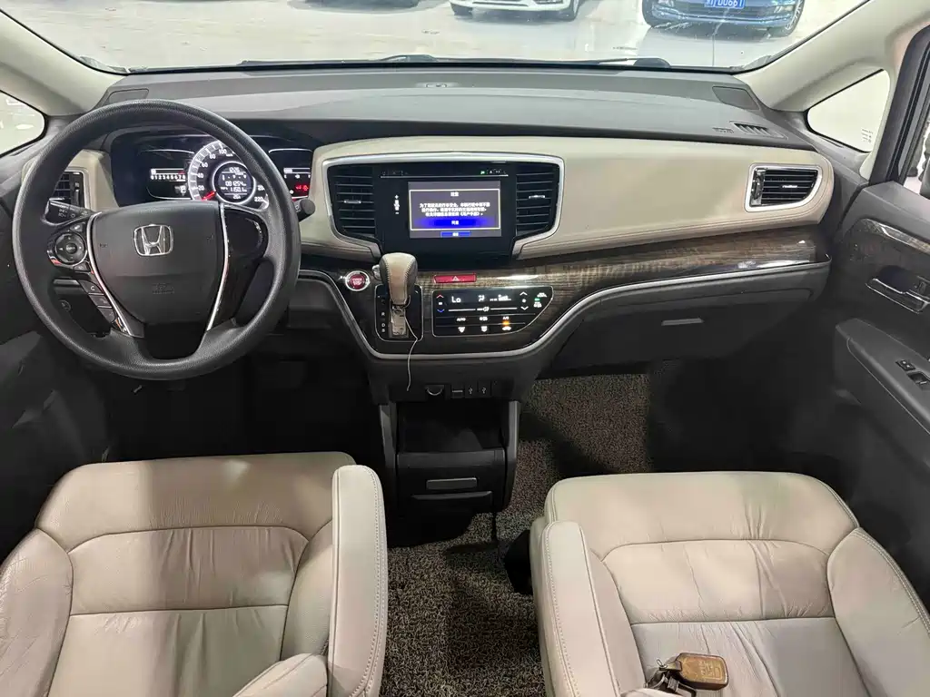 Honda Odyssey 2017 — фото 17