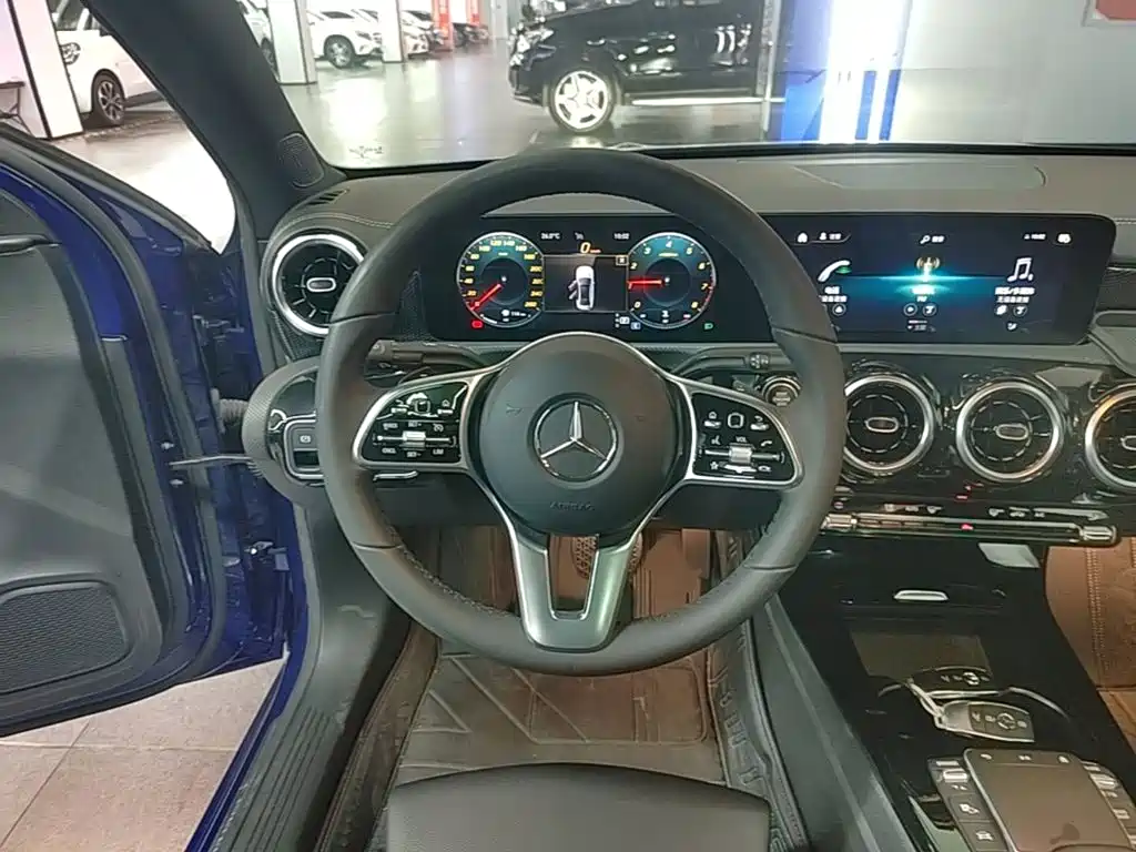Mercedes-Benz A-Class 2021 — фото 11
