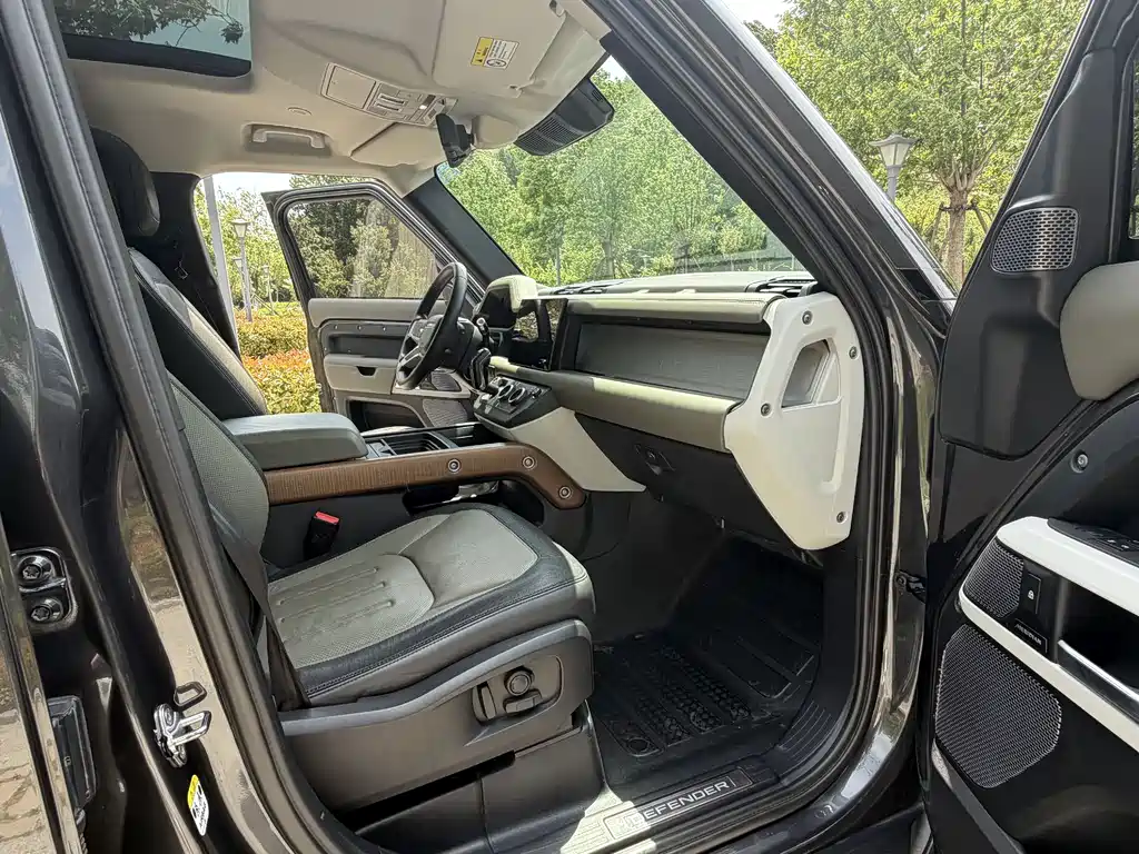 Land Rover Defender 2021 — фото 15