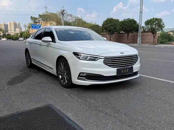 Ford Taurus 2020
