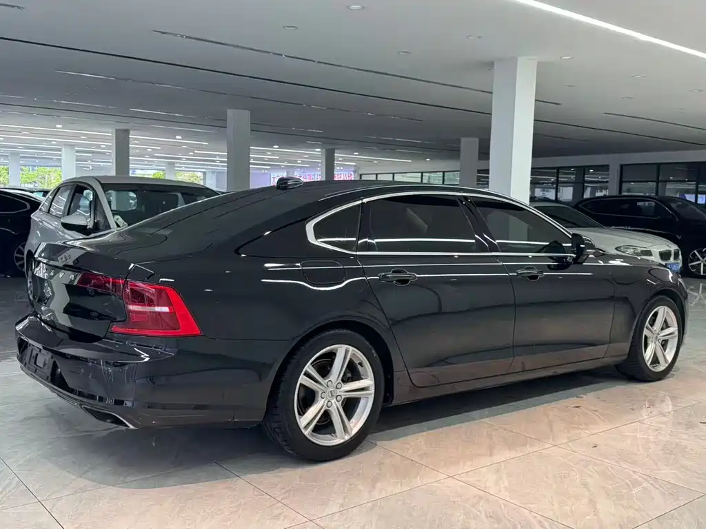 Volvo S90 2018 — фото 11