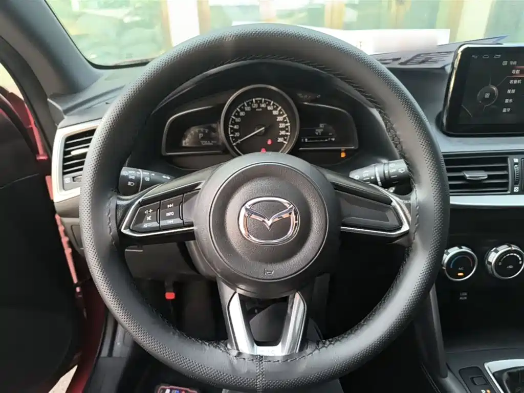 Mazda CX-4 2018 — фото 11