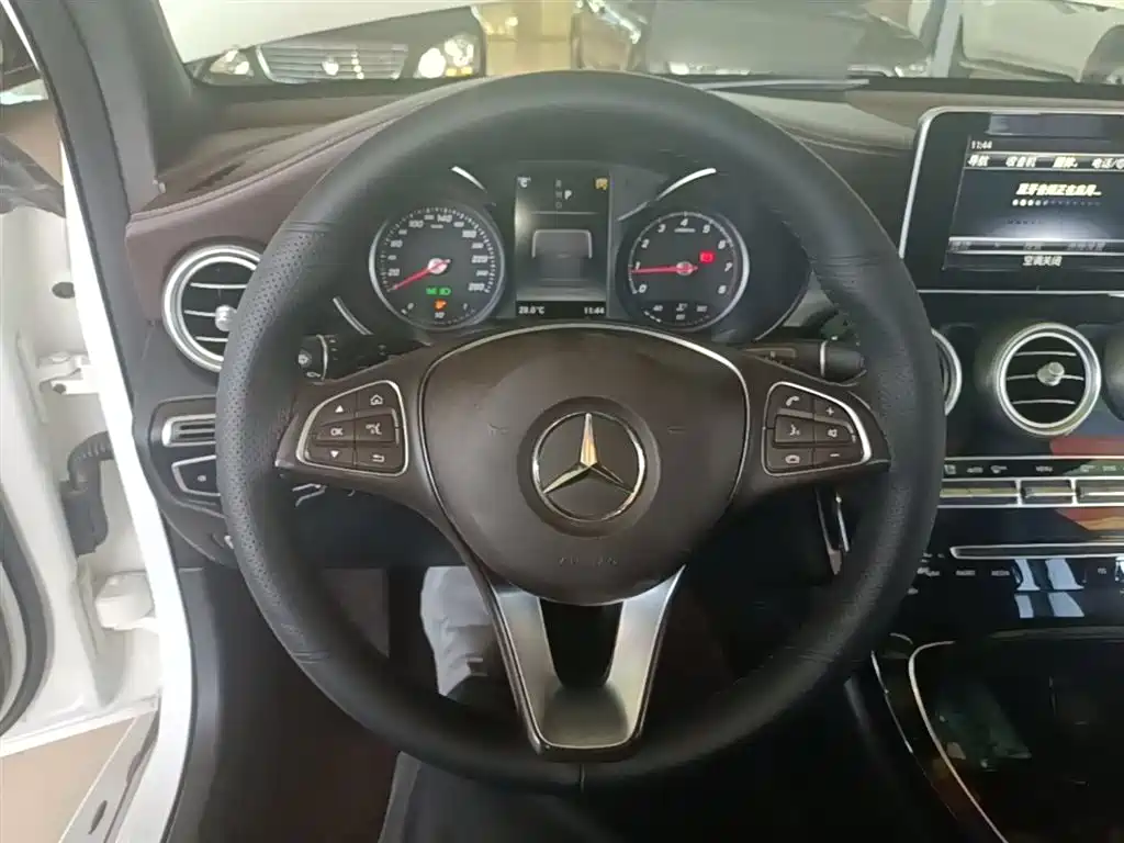 Mercedes-Benz GLC 2019 — фото 11