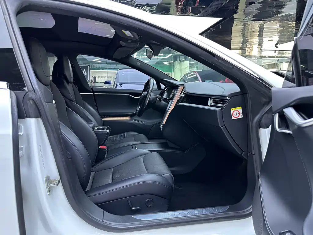 Tesla Model S 2018 — фото 11