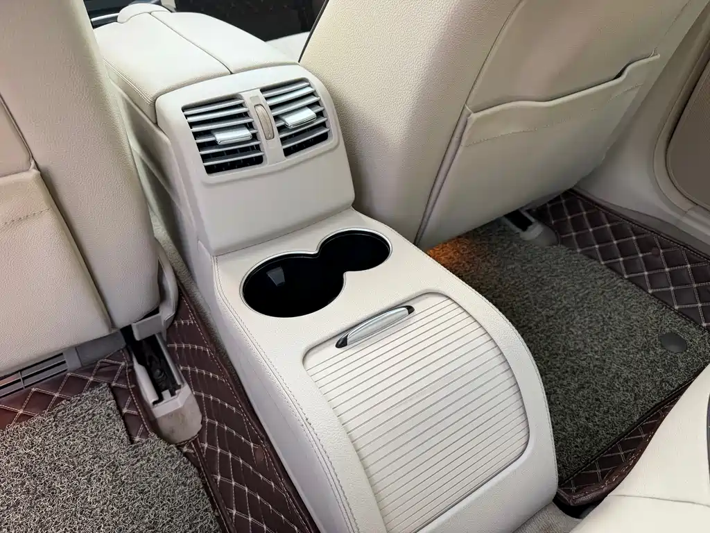 Mercedes-Benz E-Class 2015 — фото 18