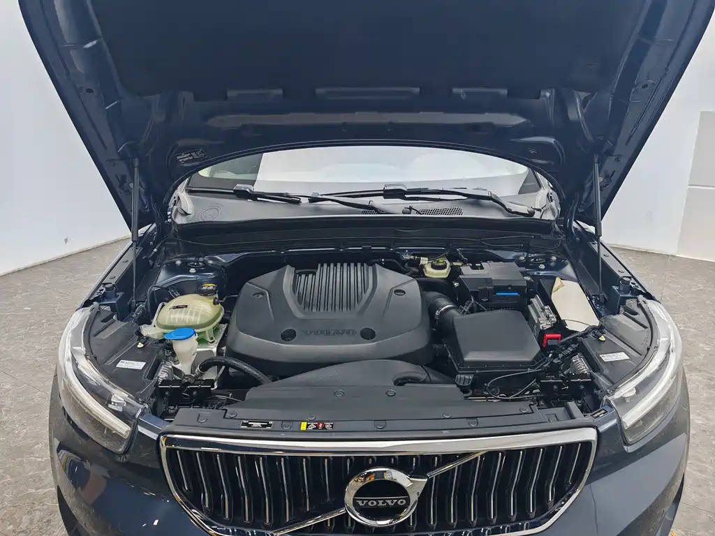 Volvo XC40 2021 — фото 12
