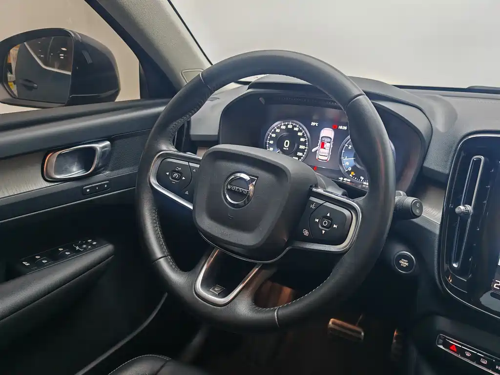 Volvo XC40 2021 — фото 16