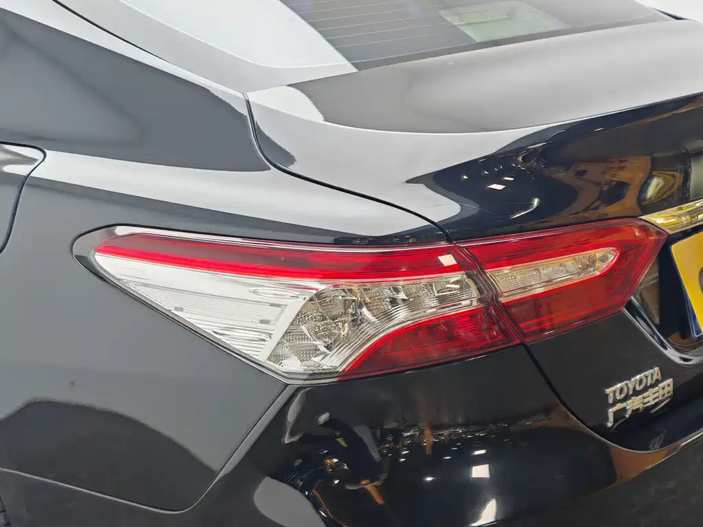 Toyota Camry 2018 — фото 7