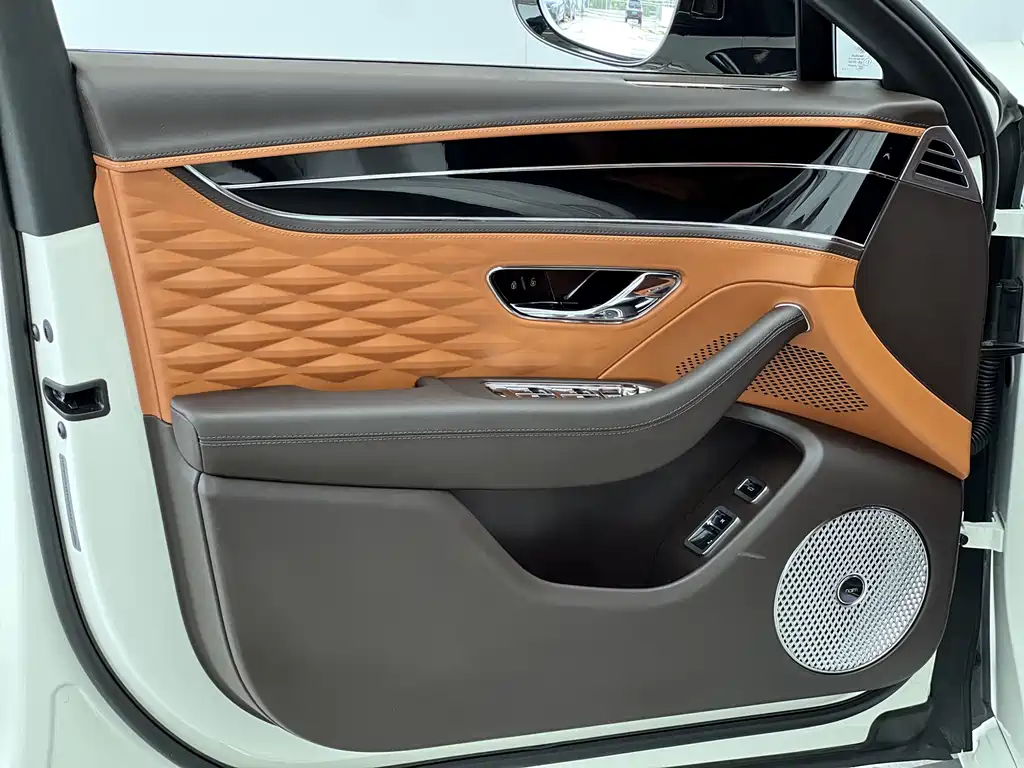 Bentley Flying Spur 2022 — фото 18