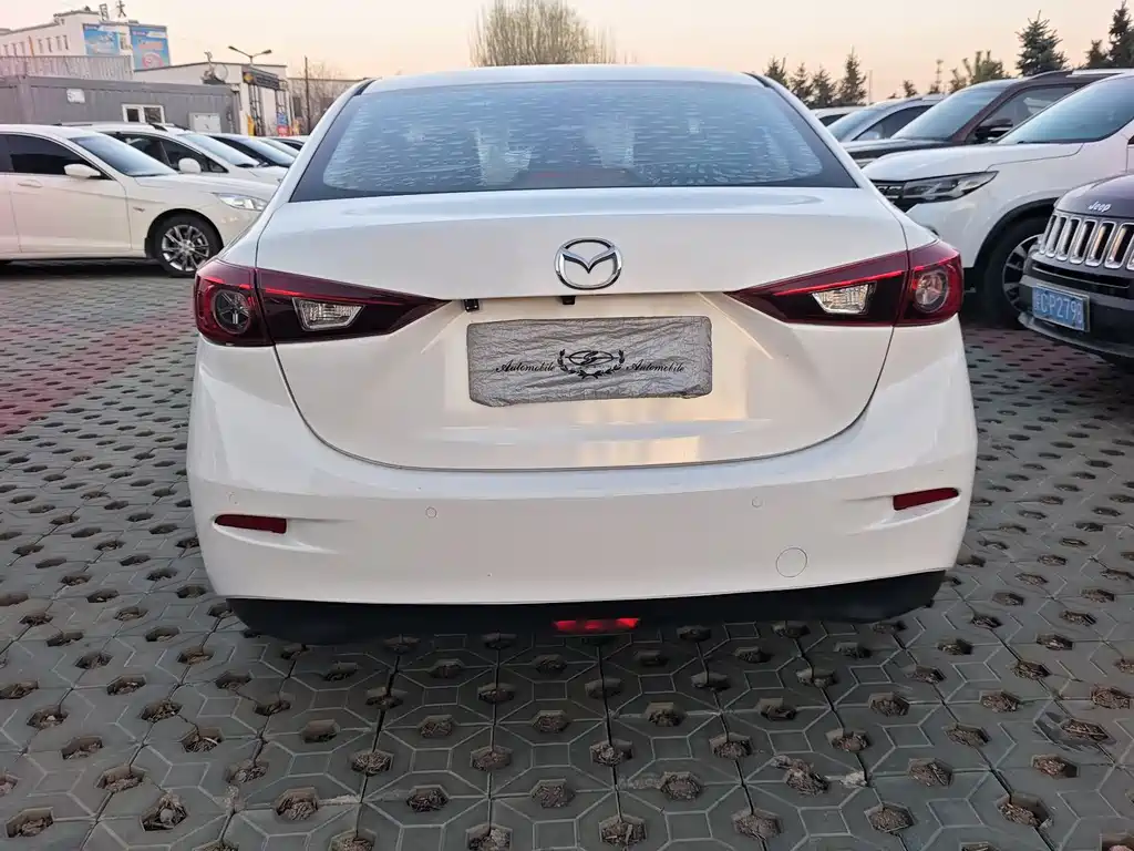 Mazda 3 Axela 2016 — фото 7