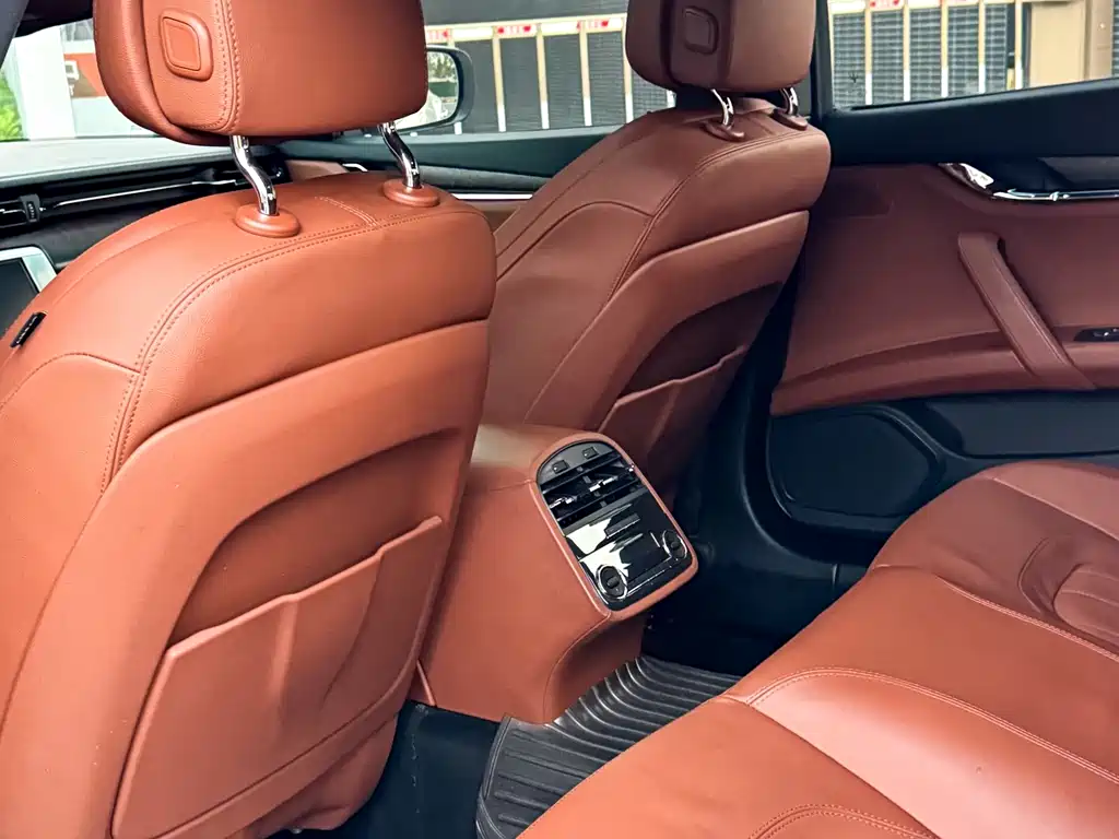 Maserati Quattroporte 2015 — фото 17