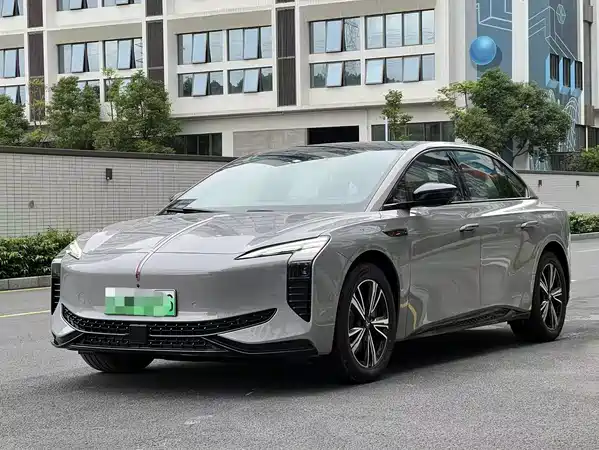 Hongqi EH7 2025