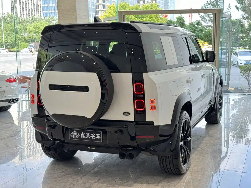 Land Rover Defender 2025 — фото 22