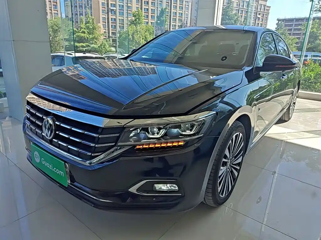 Volkswagen Passat 2019 — фото 1