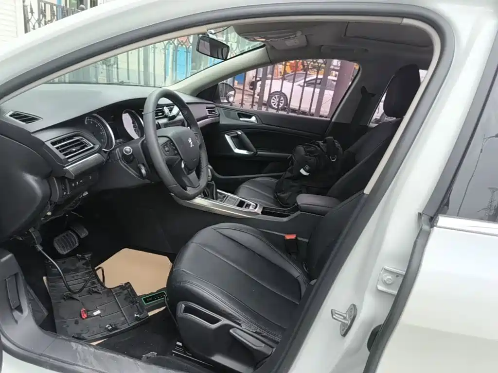 Peugeot 408 2016 — фото 14