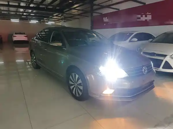 Volkswagen Sagitar 2019