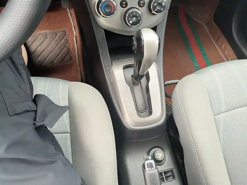 Chevrolet Aveo 2015 — фото 14