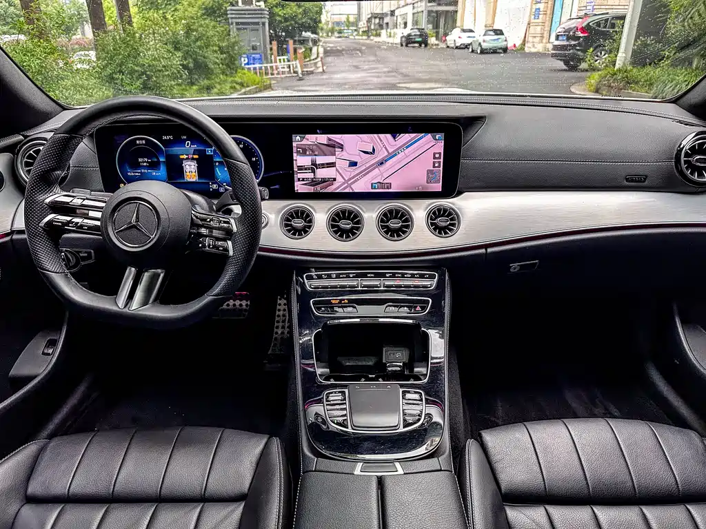 Mercedes-Benz E-Class 2022 — фото 8
