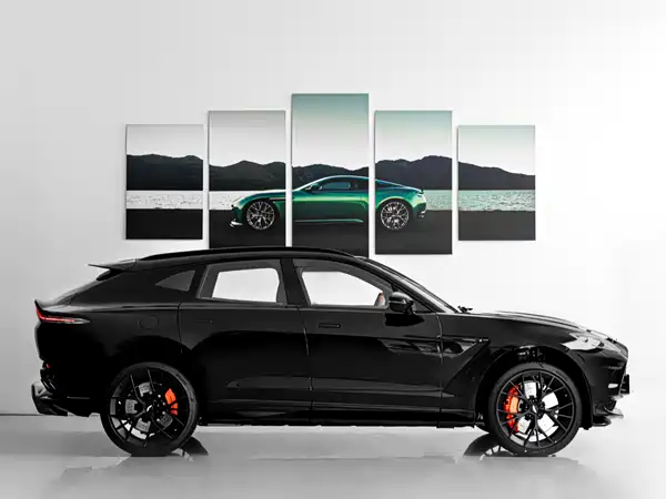Aston Martin DBX 2025