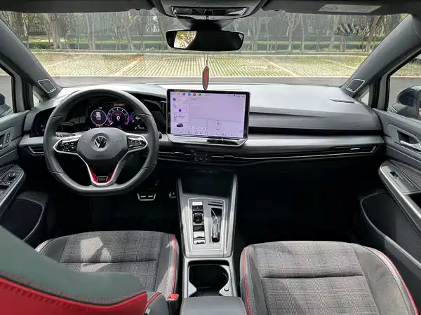 Volkswagen Golf GTI 2025