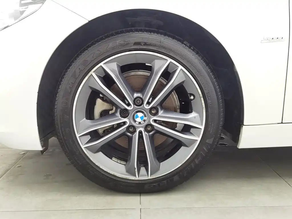 BMW 1 Series 2018 — фото 17