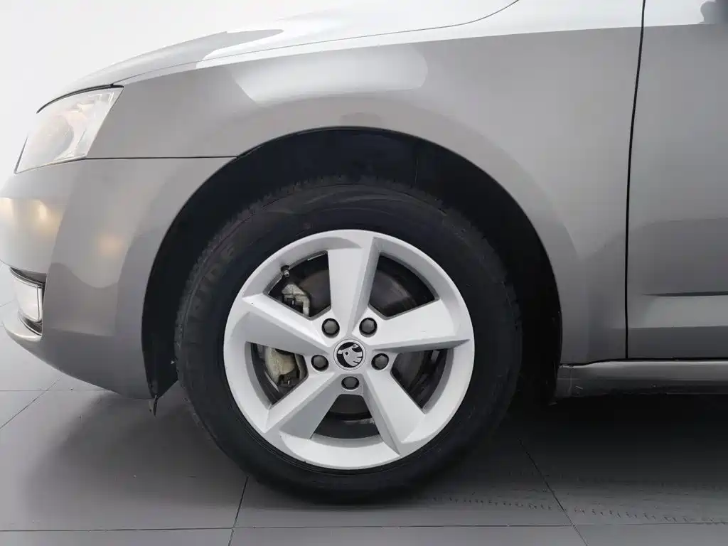 Skoda Octavia 2014 — фото 17